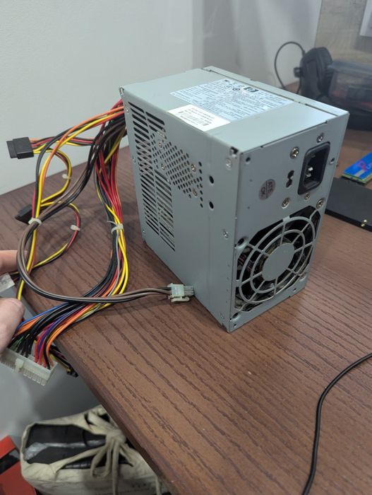 Блок живлення HP 300W (PS-6301-9) робочий стан
