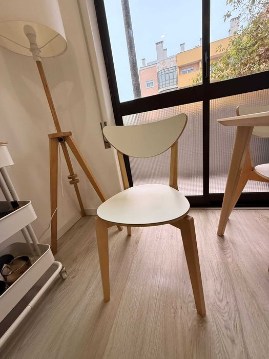 Mesa com cadeiras IKEA