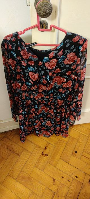Vestido Tiffosi com padrão floral, tamanho M, como novo