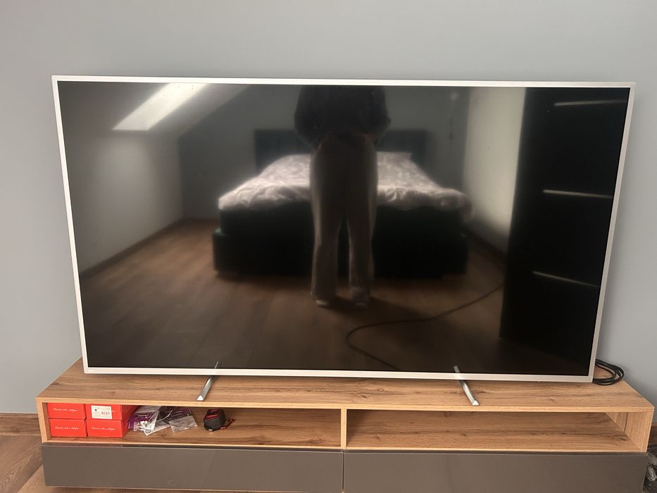 Telewizor Philips 70” z uszkodzoną matrycą