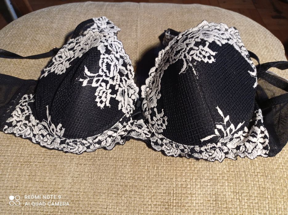 Biustonosz  z haftem rozmiar 85 C