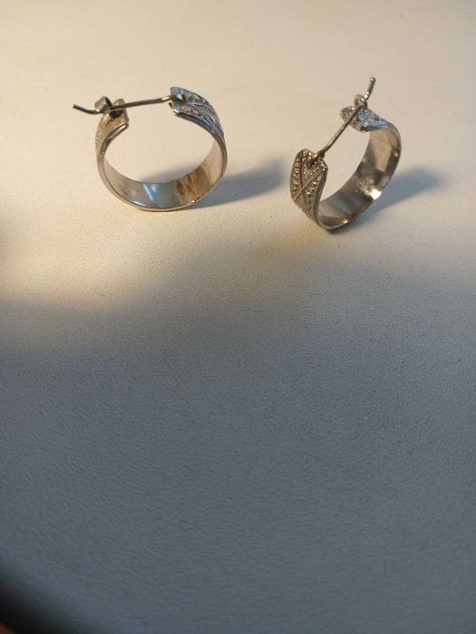 Гарні жіночі сережки