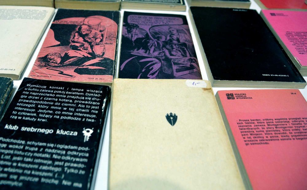 Zestaw książek 25 kryminałów PRL Joe Alex John Howlett Georges Simenon Seria z Jamnikiem Klasyka