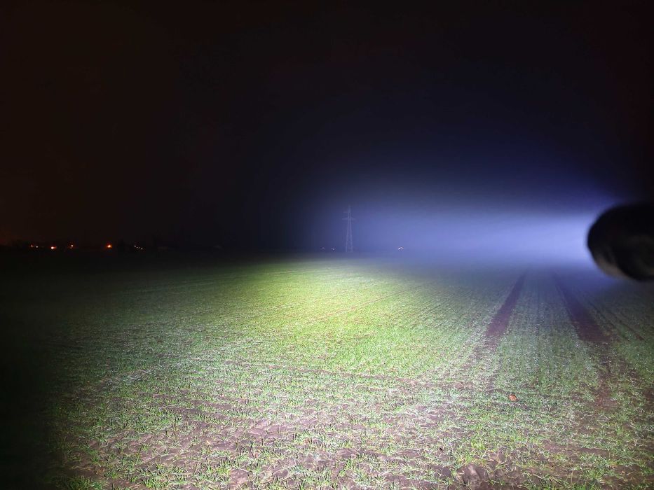 4-diodowa latarka, poręczna, zbalansowana, poprawiona, 4500LM, ->500m