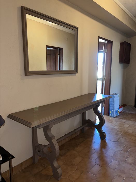 Mesa E espelho entrada