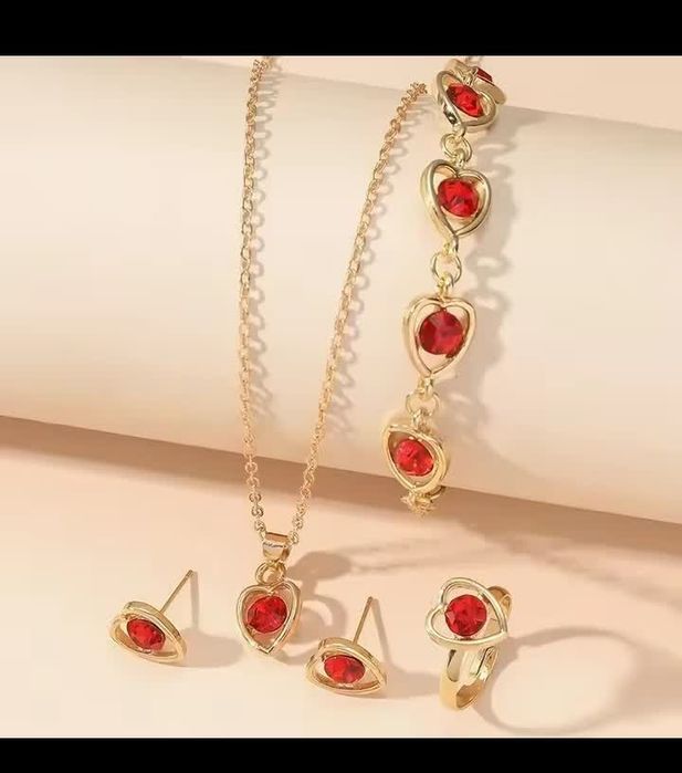 Біжутерія.набор прикрас