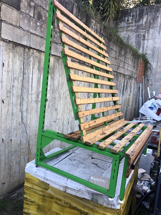 Expositor de fruta 1.30 mt armação em ferro e ripado em madeira