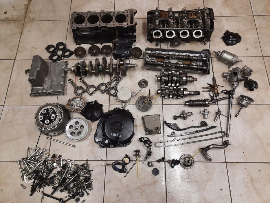 Suzuki GSR 600 silnik części głowica cylinder wał kapa skrzynia pompa