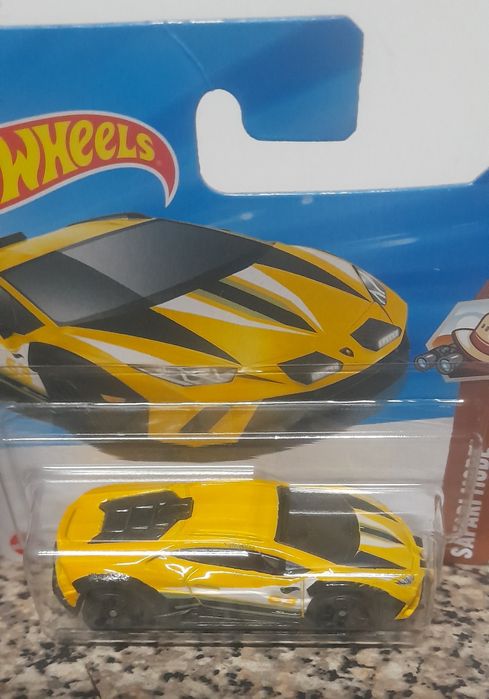 Lamborguini huracan sterrato hot wheels