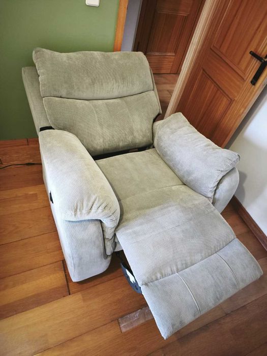 Poltrona HERA Relax Elétrica Conforama Cinza Claro (como nova)