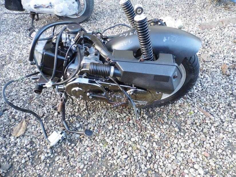 SILNIK DO CHIŃSKIEGO SKUTERA 50 4T KOLO 12 na tarcze tył magnus carave