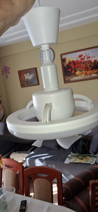 Lampy z wiatrakiem