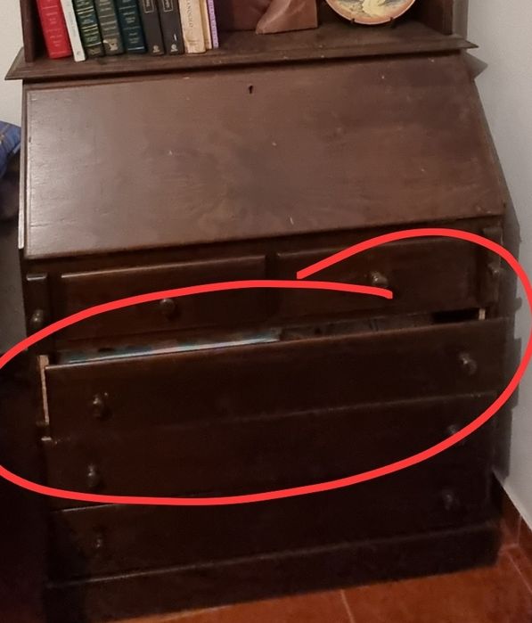 2 Estantes com escrivaninha em madeira castanho (centenária)