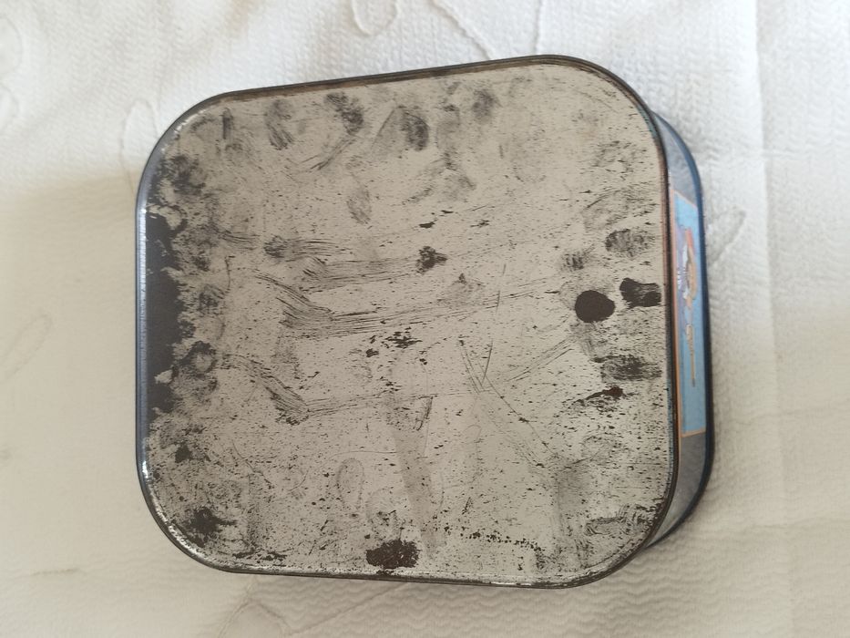 Caixa metálica do Tintim. Estas caixas foram lançadas em quantidades l