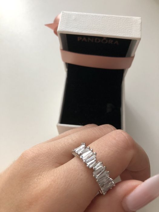 Luksusowy pierścionek “bagieta”