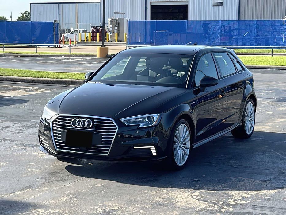 Audi A3 e-tron      2016