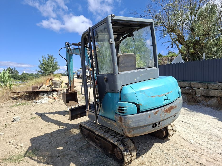 Mini giratória Hitachi