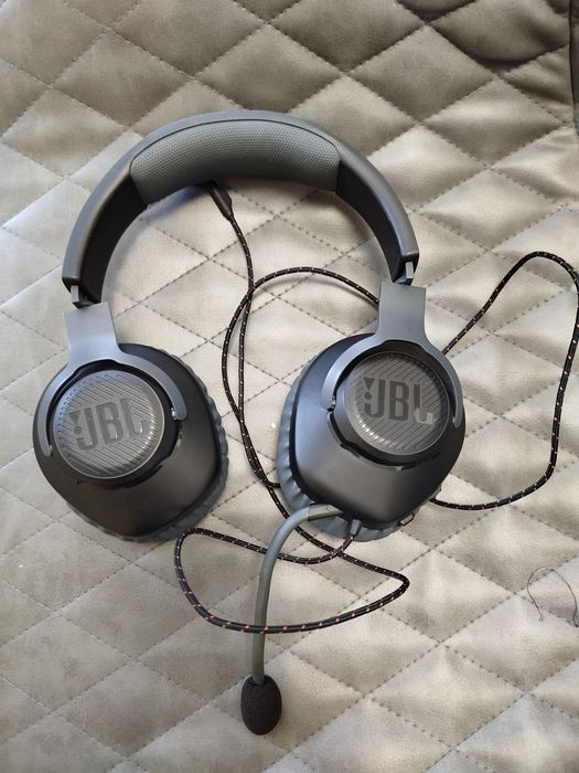 гарнитура JBL Quantum 100