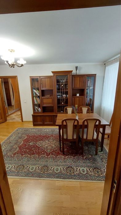 Продаж 4-кімнатної квартири