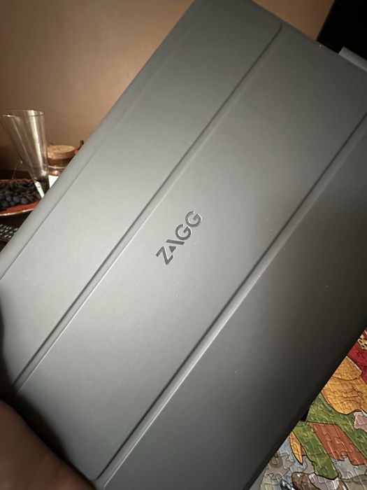 Чохол клавіатура для iPad Pro ZAGG