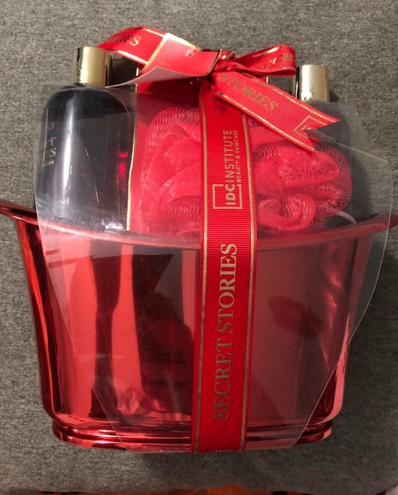 Продам парфюмерный подарочный набор