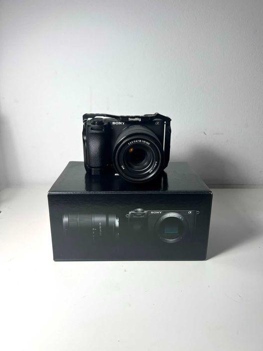 Sony A6700 + 18-135mm + SmallRig Cage