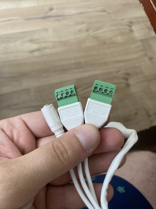 Продам видеокамеру DS-2CD2121G0-IWS