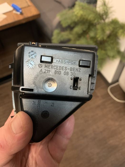 Попільничка задня w211