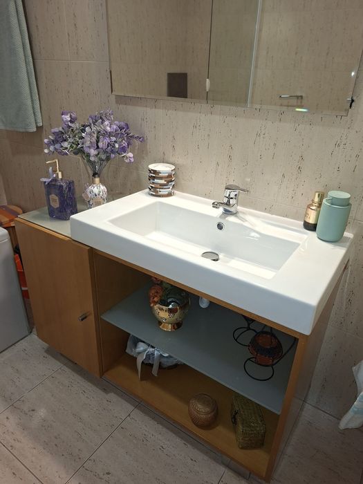 Móvel leva mãos de Casa de banho