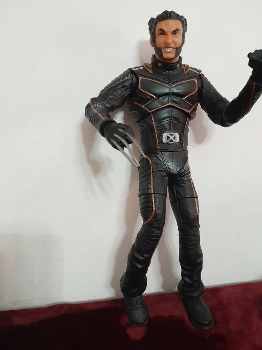 Wolverine com 30 cm Marvel