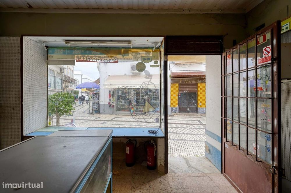 Prédio de uso misto  com elevado potencial de investimento no centro d