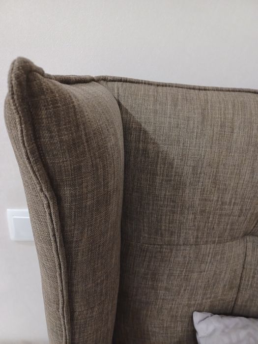 Cama + colchão e mesinhas