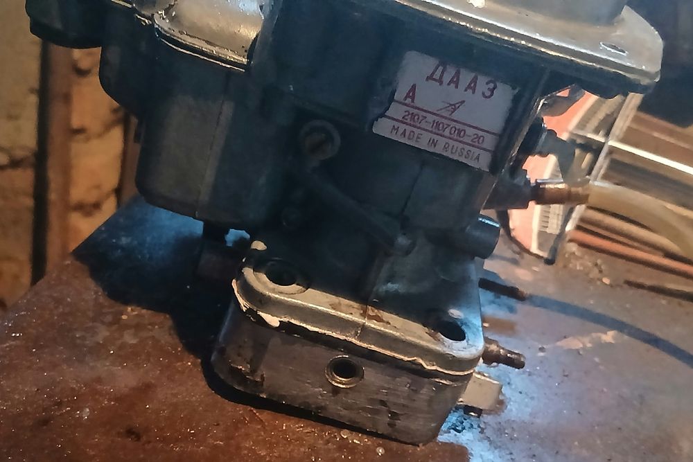 Продам два карбюратора  ДААЗ 2107