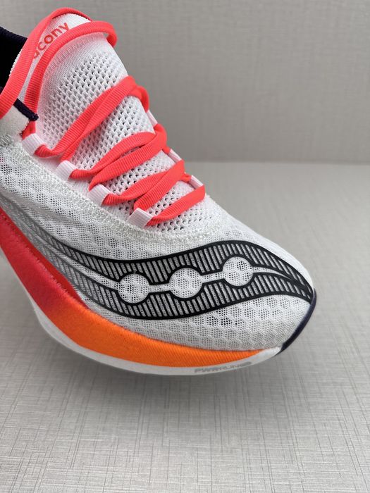 Бігові кросівки Saucony Endorphin pro 4