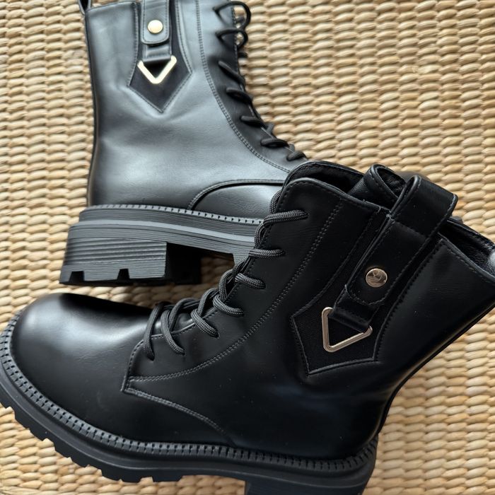 Botas estilo militar 37 em preto