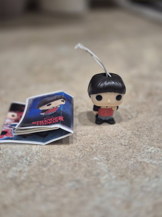 Вілл зі Stranger Things Kinder Joy.  Колекційна фігурка Кіндер