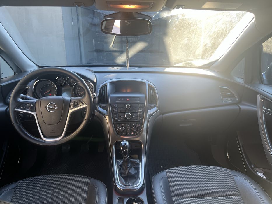 Продам Opel Astra j