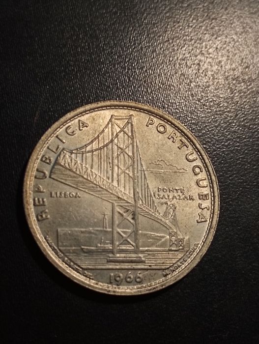 20 escudos - Ponte Salazar - Ponte 25 de abril -Portugal 1966 - Prata*