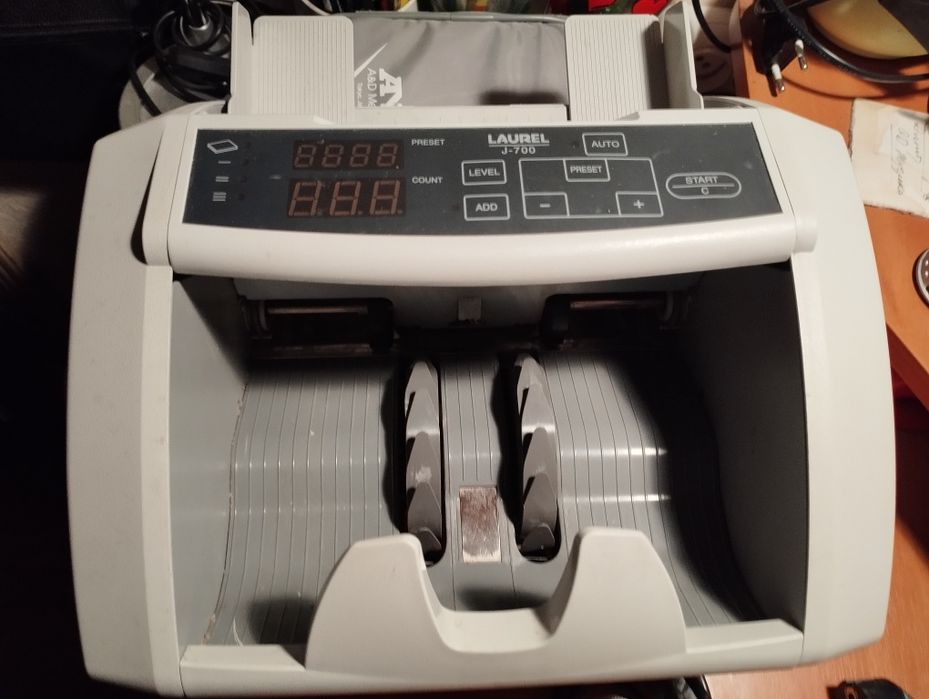 Лічильник банкнот laurel j-700