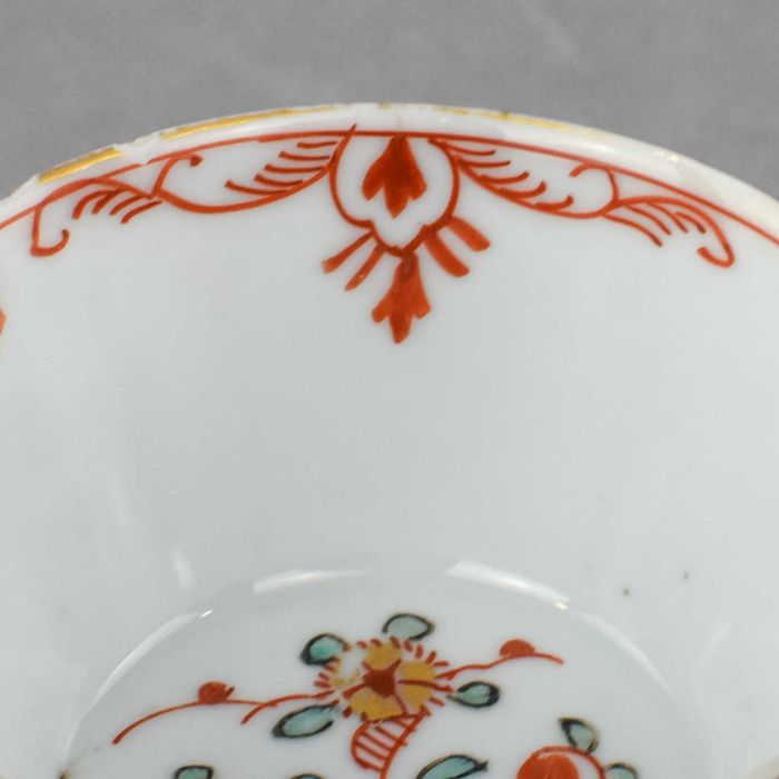 Taça e pires Porcelana China, Qianlong, decorada na Holanda–Sec. XVIII