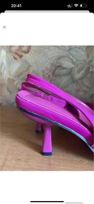 Нові яскраві туфлі