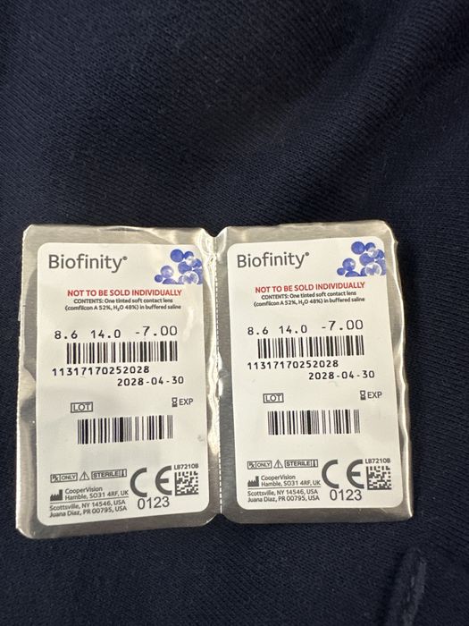 Контактні лінзи biofinity на місяць (-7) нові