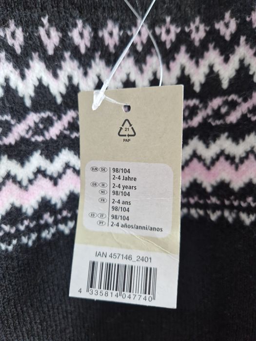 Czarny sweter dziecięcy z wzorkami