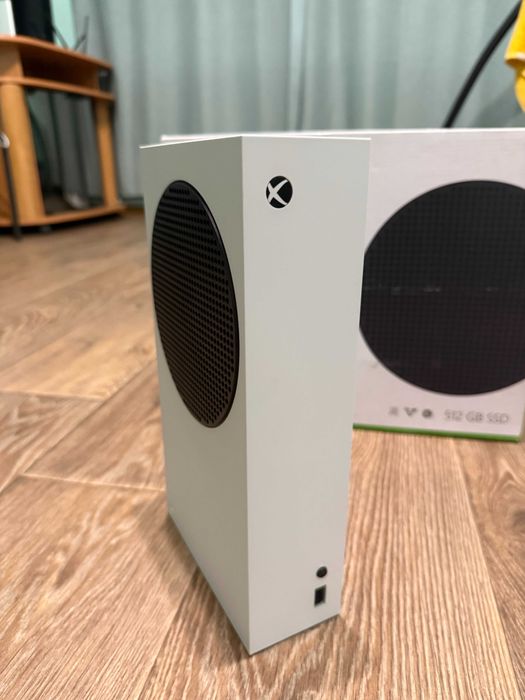 Microsoft Xbox Series S 512Gb, 2 геймпада, є аккаунт з EA FC 26 та ін.