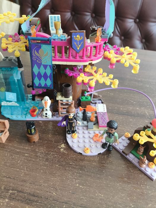 Конструктор LEGO Disney Princess Frozen 2 Зачарований будиночок на дер