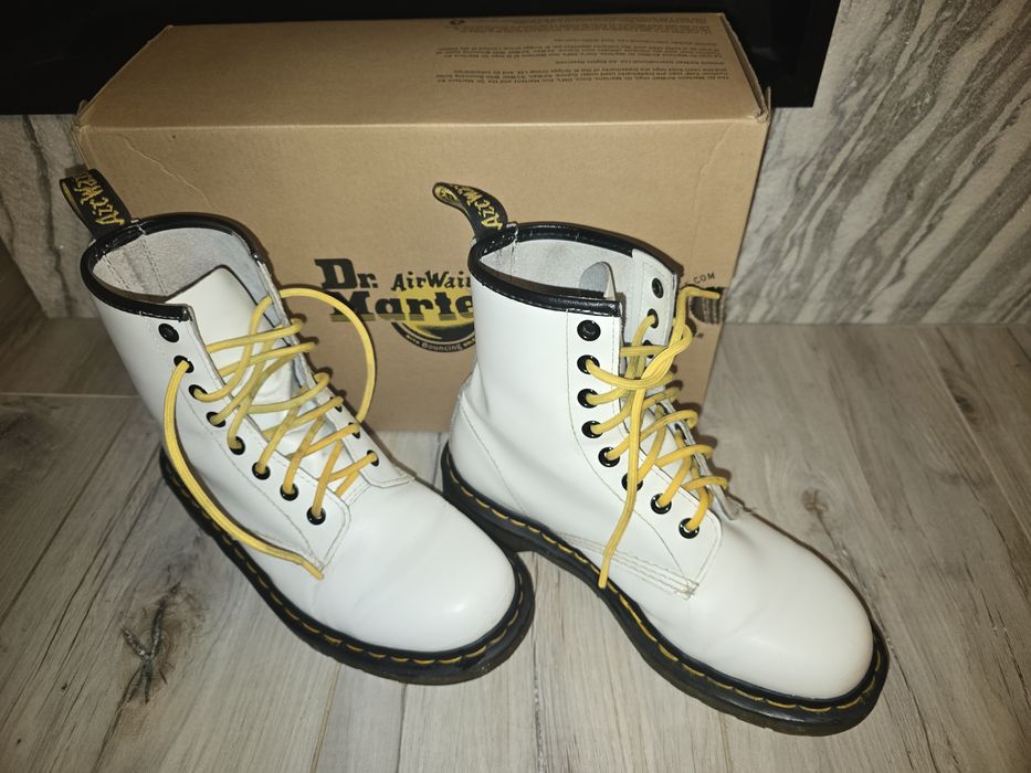Białe buty Dr Martens Pascal 38, Martensy 38