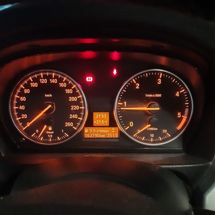 BMW BMW 318d apenas 160000kms em bom estado