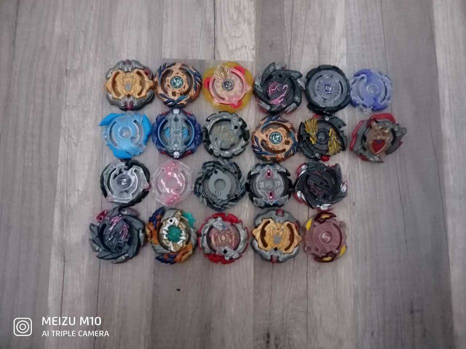 Beyblade арена, бейблейди, запускачі та інші деталі