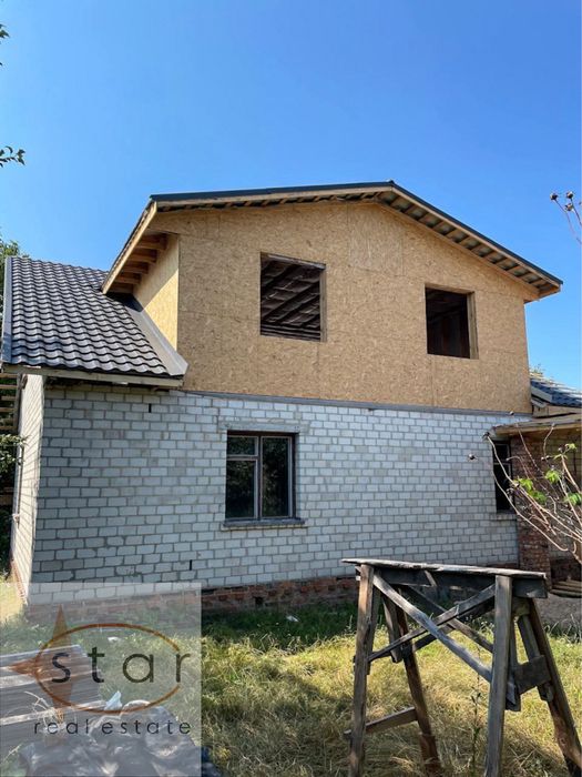 Продаж окремого будинку по вул. Білогірська