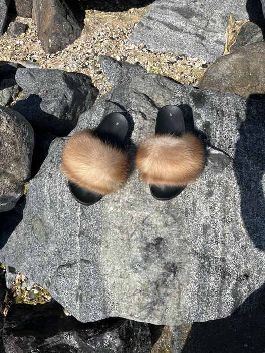 Шлепки тапки с мехом куница /соболь (не норка)